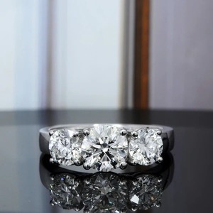 En gros, Ensemble de bagues de mariage et de fiançailles chrétiennes hip-hop en argent sterling 925 avec moissanite certifiée IGI taille poire et sertissage à griffes - Product Image 1