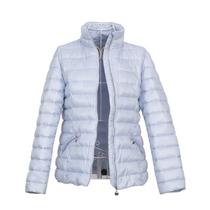Parka con capucha de piel 2025 para mujer, chaquetas de invierno para mujer, chaqueta acolchada transpirable de venta Popular de peso ligero para mujer - Product Image 4