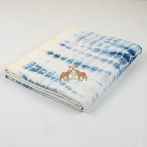 Nouvelle collection de tissus en coton bio imprimés à la main, tie-dye, blanc et bleu, idéal pour les robes et vêtements occidentaux - Product Image 3