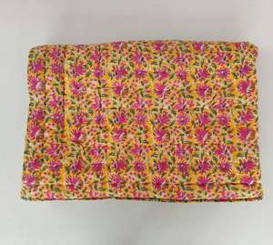 Colcha Reversible India de Algodón con Estampado Floral de Jaipur - Product Image 1