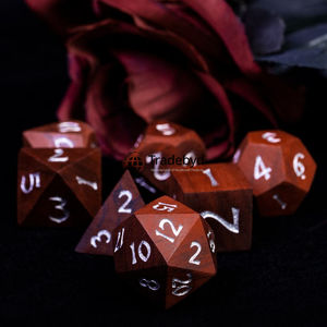 Ensemble de dés en bois polyédriques faits à la main de luxe, 7 pièces, dés naturels pour les jeux de rôle, Tradebyd - Product Image 1