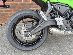 Modelo en Oferta, Nueva Kawasaki Ninja 650 2026MY K-Options con 2 Años de Garantía Internacional - Product Image 2