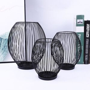 Bougeoir de Noël en fil de fer et en cage Bougeoir décoratif fait à la main personnalisé pour la maison Design moderne en métal - Product Image 1