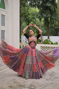 Magnifique imprimé en coton avec broderie Gamthi Lehenga Choli Indian Expoert et approvisionnement au taux le plus bas - Product Image 2