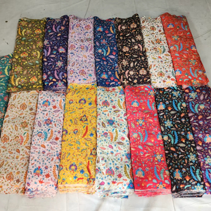 Tissu en crêpe naturel pour vêtements de mode, tissu en crêpe naturel de qualité supérieure, tissu en crêpe naturel pour vêtements modernes - Product Image 1