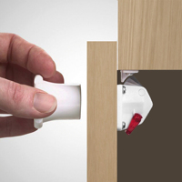 Emuca Revalock-Kit de cerraduras magnéticas de seguridad para muebles, modelo español 8932920, blíster de plástico, incluye correas para cerraduras de armarios