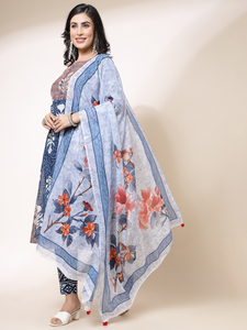 Elegante y Estiloso Conjunto de Kurta, Pantalón y Dupatta de Algodón con Bordado Floral Azul, Última Moda Étnica para Primavera/Verano, Exportación al por Mayor OEM - Product Image 4