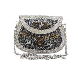 กระเป๋าคลัทช์เรซิ่นสำหรับผู้หญิง ดีไซน์ทันสมัย พร้อมงานปัก กันน้ำ และไฟกลางคืน เหมาะสำหรับงานปาร์ตี้ยามค่ำคืน - Product Image 3