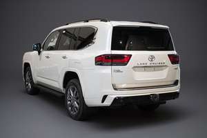 Toyota Land Cruiser neuve/d'occasion, transmission automatique, couleur blanc métallisé, puissance 225 kW 306 ch - Product Image 6