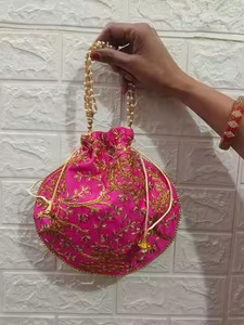 Assortiment de sacs potli brodés en gros mariage indien retour faveur Haldi Mehendi Sangeet Festival sac cadeau - Product Image 2
