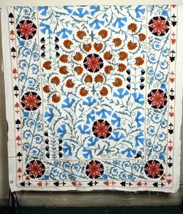 Drap de lit vintage brodé à la main Suzani avec couvre-lit brodé Crewel inspiré du Cachemire pour la décoration intérieure - Product Image 1