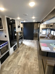 รถบ้านมือสองสภาพดี ปี 2025 รุ่น P-A-L-O-M-I-N-O RV P-U-M-A 337BH - Product Image 3