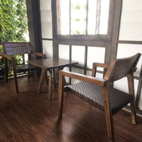 Belle table de café simple en bois de frêne et ensemble de chaises de haute qualité prêt pour l'exportation depuis le Vietnam-pour hôtels et appartements