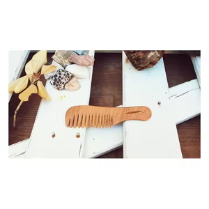 Exportation et qualité supérieure anniversaire anniversaire fille cadeau femmes peigne avec poignée Art peinture en bois cheveux barbe peigne disponible - Product Image 5