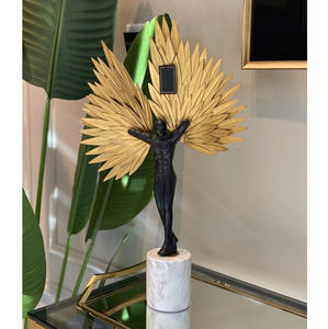 Sculpture décorative en aluminium pour la décoration de la maison Sculpture en métal martelée à la main avec base carrée - Product Image 5