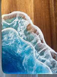 Planche à fromage élégante en résine et en bois au look naturel, idéale pour la vaisselle et la cuisine - Product Image 3