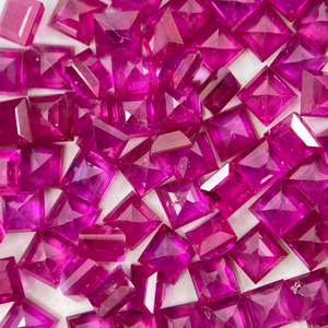 Rubis rouge carré princesse coupe forme petites pierres en vrac pierres précieuses pour la fabrication de bijoux au prix de gros - Product Image 3