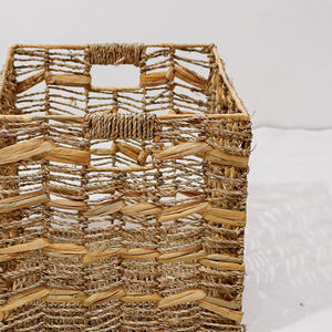 Panier rectangulaire écologique en jacinthe d'eau tressé ouvert avec poignées perforées, boîte de rangement artisanale - Product Image 4