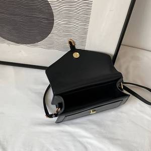 Sac à main fourre-tout en cuir PU pour femmes avec fermeture à glissière Sacs à main pour dames Preppy de style japonais Caractéristiques Décoration de chaîne à double poignée - Product Image 6