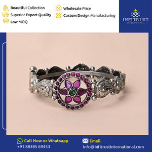 Exportador de cantidades a granel de calidad superior Impresionantes brazaletes étnicos redondos de plata oxidada para niñas con tachuelas de piedra de Rubí - Product Image 2