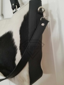 Vente en gros Sac fourre-tout Sac à main en cuir de vachette Sac à main en fourrure noire et blanche Sacs en cuir de vachette à poils tricolores personnalisés - Product Image 6