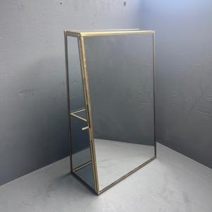 Estante Decorativo con Espejo Hecho de Latón y Espejo/Vidrio Utilizado para Decoración del Hogar, Exhibición y Almacenamiento, Proveedor de la India - Product Image 2