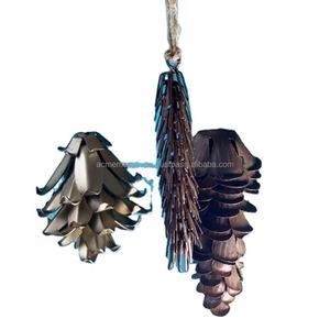 Adornos de hierro dorado en un elegante diseño colgante perfecto para Navidad festiva y decoración de fiestas artículos de decoración festiva - Product Image 1