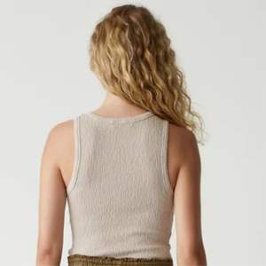 Top froissé pour femmes de style personnalisé-Doux et confortable, idéal pour les tenues de festival et les looks de week-end détendus - Product Image 6