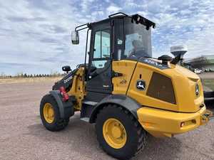 รถตักล้อยาง John Deere 326D ใหม่/มือสอง พร้อมเครื่องยนต์และ PLC คุณภาพสูง จัดส่งรวดเร็ว - Product Image 2