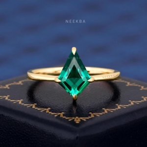 8*11mm corte de cometa Esmeralda cultivada en laboratorio 10K anillo de oro sólido forma de cometa anillo nupcial forma de cometa anillo solitario de la India - Product Image 1