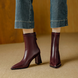 Escarpins à talons aiguilles et bout pointu en cuir véritable pour femme, avec bride cheville, pour soirées et mariages - Product Image 3