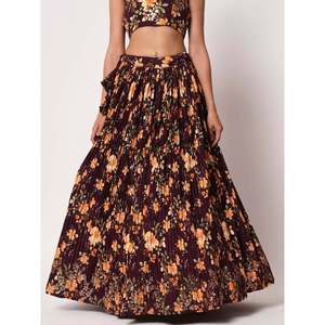 Elegante Lehenga Choli de Seda con Estampado Floral Morado para Recepciones y Bodas - Product Image 5