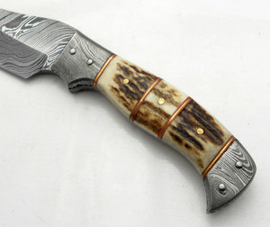 Cuchillo de caza profesional de acero de Damasco hecho a mano personalizado de alta calidad con cuchillo de mango de cuerno con Funda de cuero puro. - Product Image 4