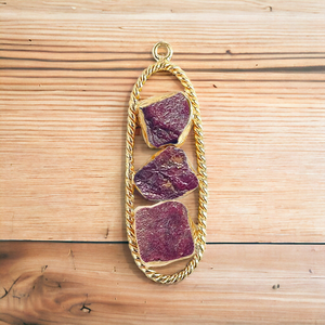 Piedras preciosas de rubí natural Bisel ovalado Estilo retorcido Encanto Suministros de joyería DIY al por mayor - Product Image 1