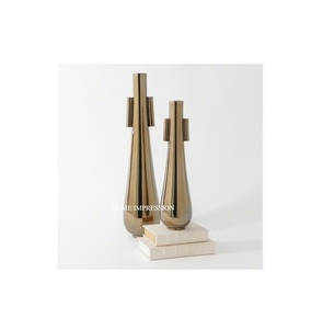 Vases à fleurs fantaisie en laiton massif poli or, design admirable, modernes, écologiques, faits à la main, tailles personnalisables, nouveau style - Product Image 1