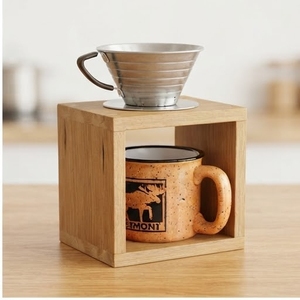 แท่นวางกาแฟแบบมินิมอลทำจากไม้ พร้อมกรวยกรองกาแฟโลหะ และที่เก็บแก้วเซรามิก - Product Image 1