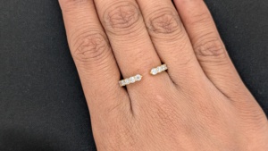 Anillo de Compromiso y Aniversario de Boda de Oro Amarillo de 14K con Diamante Ovalado de 2.50 Ct Cultivado en Laboratorio, Certificado por IGI, Estilo Vintage, para Mujer - Product Image 5