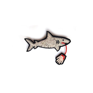 Broche de parche de pescado Pakistán cobre bordado a mano insignia de tela con diamantes de imitación y broches de lingotes - Product Image 2