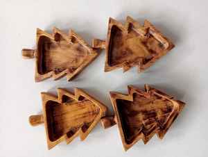 "Bougeoir de Noël festif en bois, fabriqué à la main, charme rustique, parfait pour la décoration de vacances et l'ambiance chaleureuse." - Product Image 3