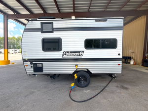 Mini caravane Teardrop légère avec cuisine, modèle Keystone Coleman 13S, à vendre. - Product Image 3