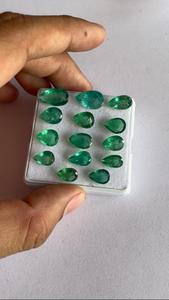 อัญมณีมรกตธรรมชาติในลูกแพร์สีเขียวตัดหลวมที่มีใบรับรอง IGI - Product Image 4