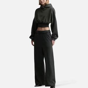 Sweat-shirts courts personnalisés pour femmes en polyester/coton léger, délavé à la pierre, noir, sans poche, logo frontal - Product Image 4