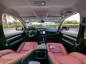 Pour Hilux 2024 Adventure SR5 avec sièges en cuir, feux LED, toit ouvrant panoramique, transmission automatique - Product Image 5