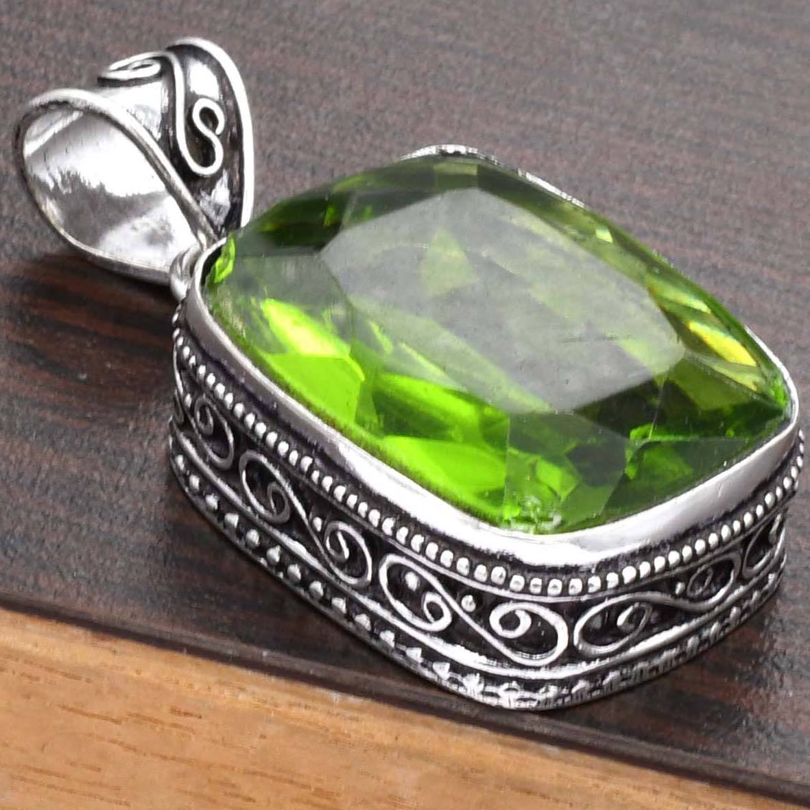 สีเขียว