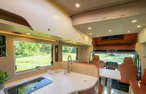 Autocaravanas de Lujo para Viajes Familiares - Product Image 6