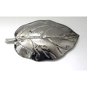 Grand plat à feuilles en aluminium avec contour lisse pour servir des bonbons, des fruits, des noix et des aliments salés - Product Image 6