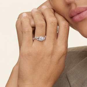 Anillo de Compromiso con Diamante Trenzado, Elegante e Intrincado, para Cualquier Ocasión - Product Image 3