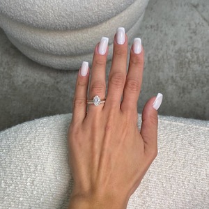 Bague de fiançailles solitaire en diamant de laboratoire ovale certifié IGI de 2,20 carats, pureté F VVS2, avec alliance assortie, luxe 18 carats - Product Image 1