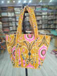 Sac fourre-tout en coton imprimé Tokri matelassé, imprimé floral gris, sac de transport, vente en gros, exportation en vrac, B2B, ensemble de voyage, shopping, utilisation au détail - Product Image 6