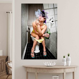 Art mural sur toile imprimé avec une femme élégante fumant dans les toilettes, ART SUR VERRE TÉRMÉTRAL - Product Image 1